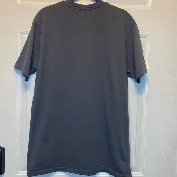 Harry Potter Hogwarts Crest T-shirt Sz L from universal Studios Gray EUC - Picture 2 of 9